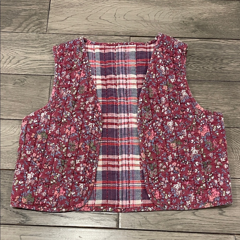 Sézane Reversible Floral Quilted Vest in Burgundy and Pink